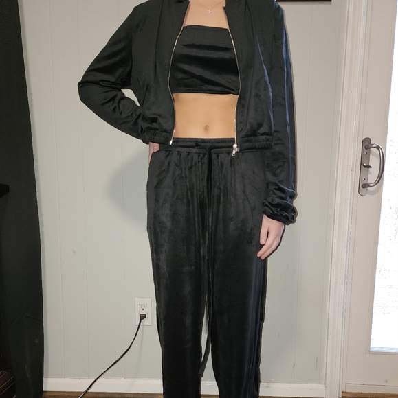 NWT Dolls Kill Luxurious Soft Velor Black Pant And Jacket Set - Picture 13 of 13